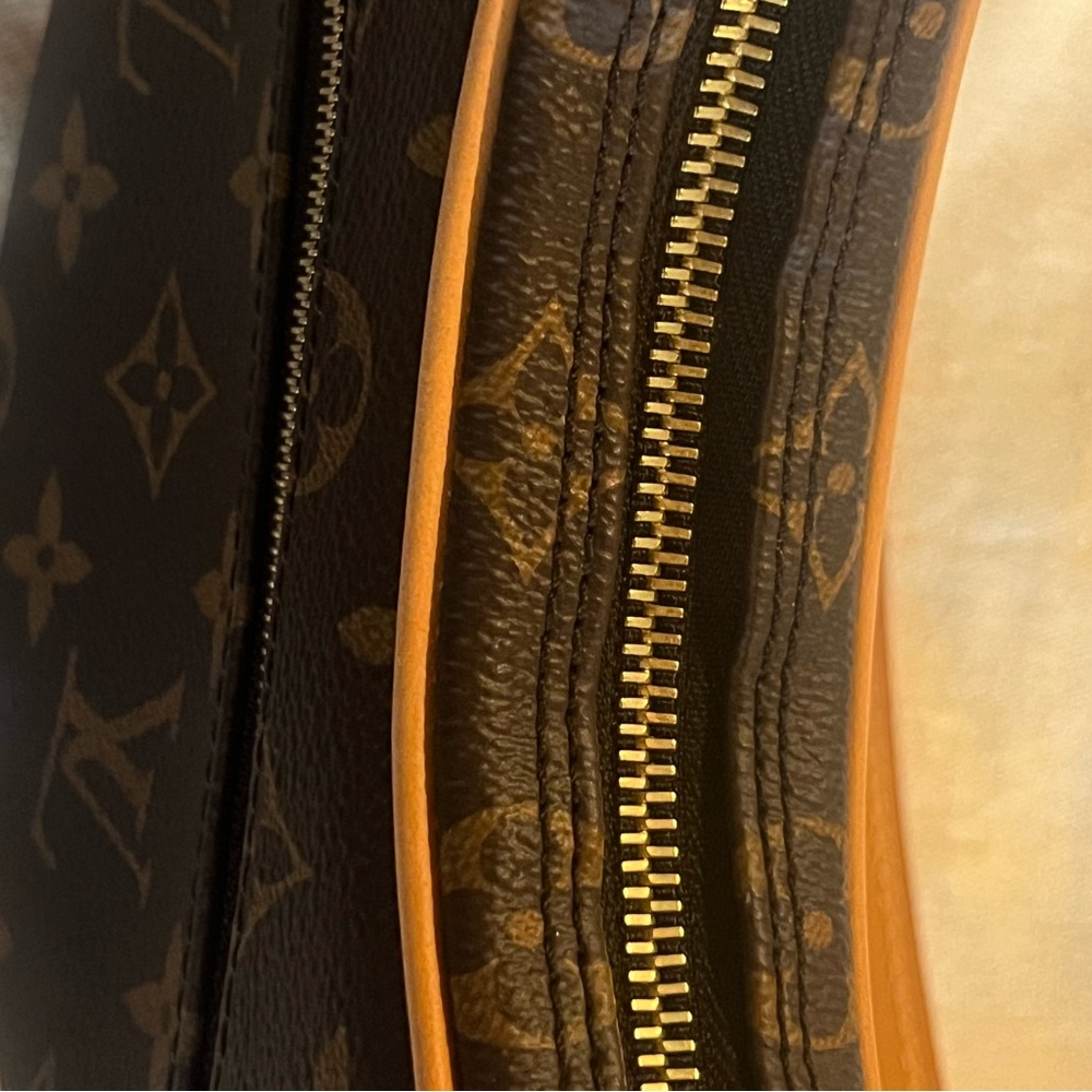 Louis Vuitton Loop bag with chain and adjustable leather strap - Picture 6 of 16